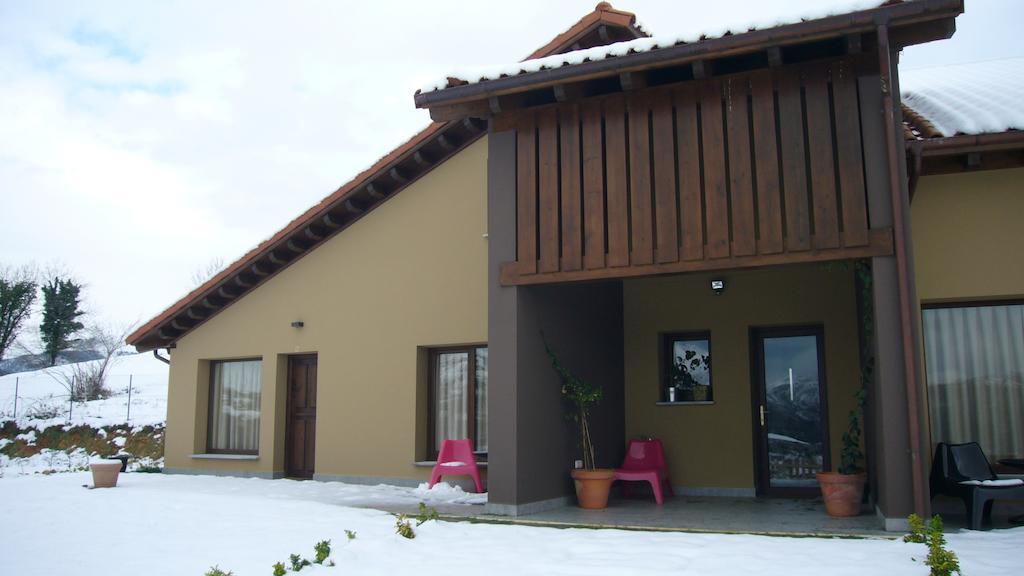 Apartamentos La Senda San Juan de Parres Buitenkant foto